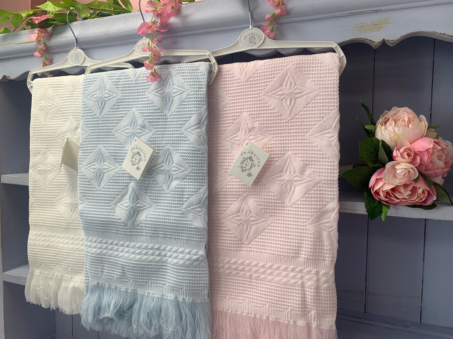 Dandilion Star's Shawl - Hetty's Baby Boutique